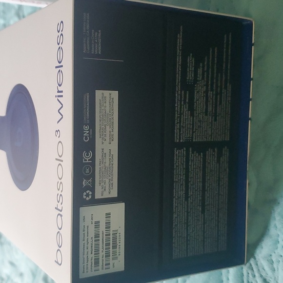 2 Beats Studio AND Beats Solo³ Wireless EMPTY BOXES ONLY - Picture 2 of 6